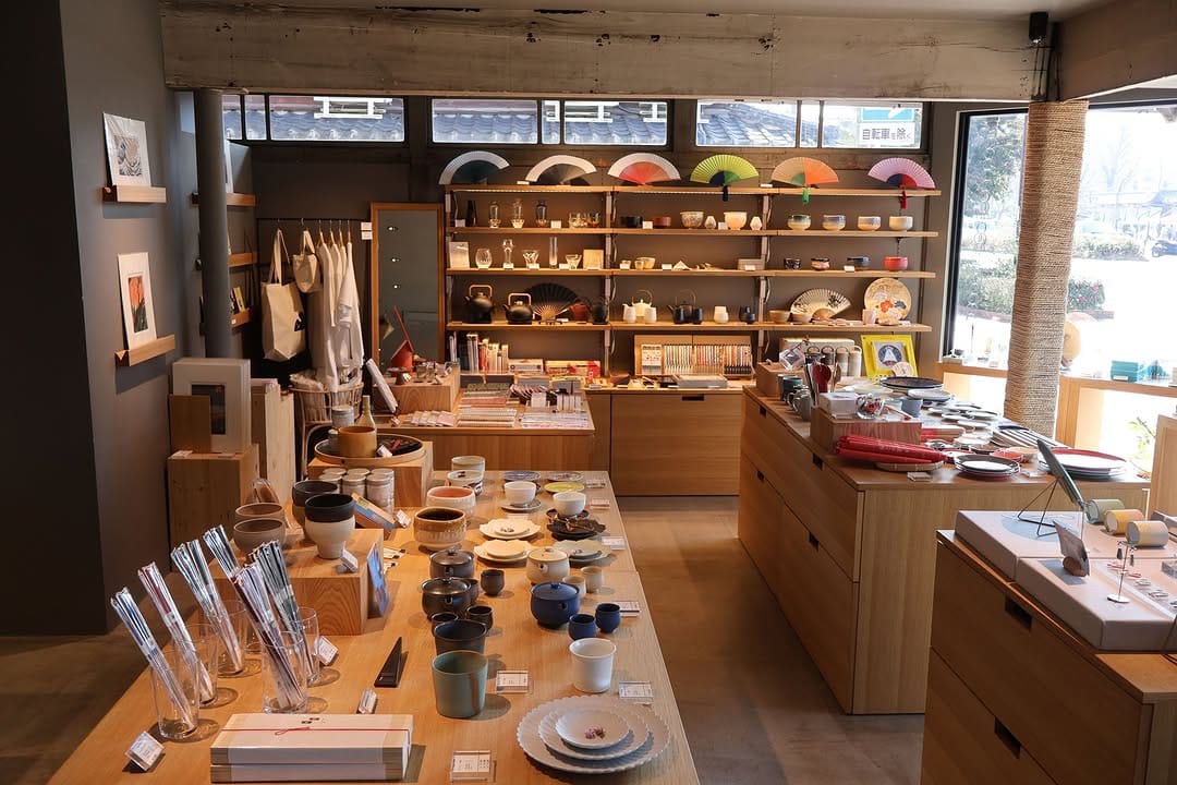 Post 6 by Kyoto Crafts Exhibition DIALOGUE on Instagram (carousel)