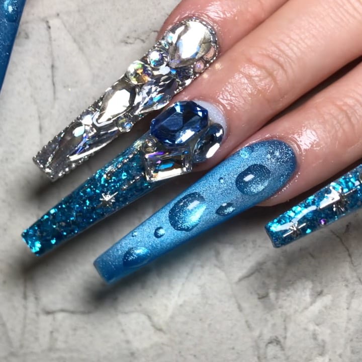 Post 2 by CAMILA 【海外風スカルプ】 on Instagram (carousel)