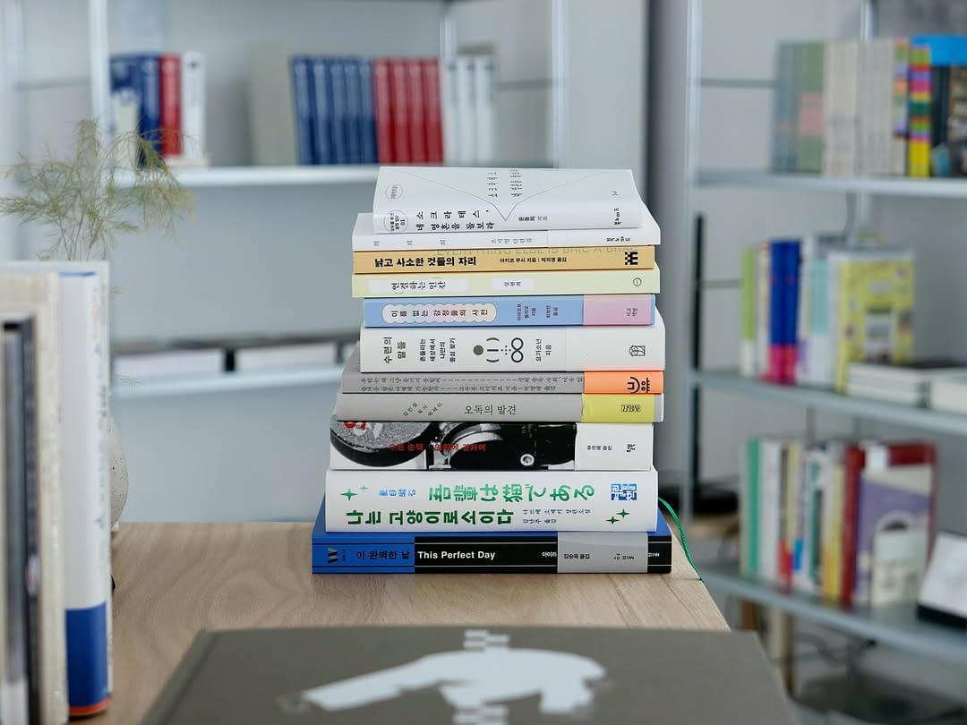 Post 4 by 시작의 서점 Prologue bookstore on Instagram (carousel)