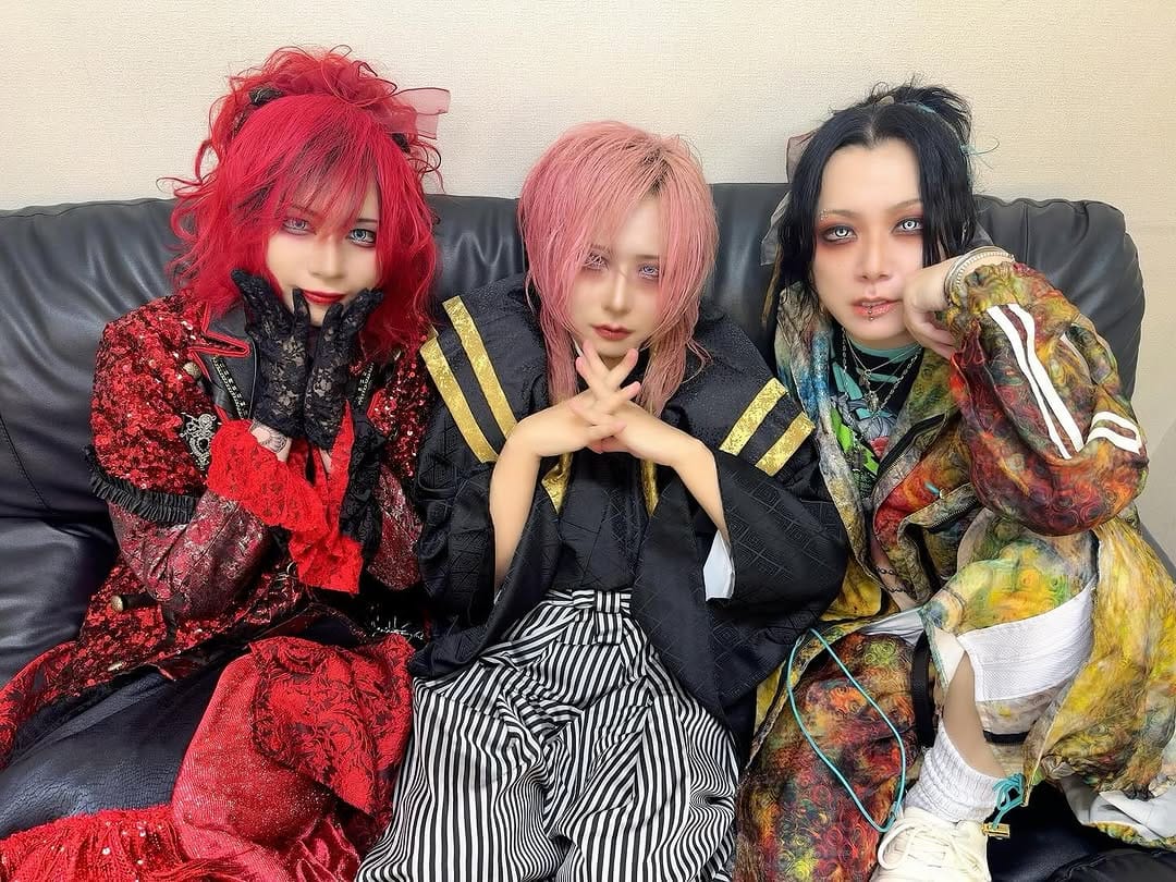 Post 2 by Royz公大【09.16 日本武道館】 on Instagram (carousel)