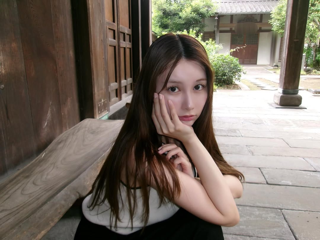 Post 10 by 結城 萌/ Moe Yuki on Instagram (carousel)