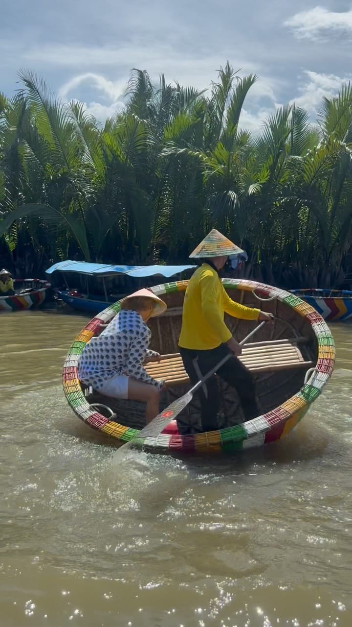 Post 1 by avecoo on Instagram (video)