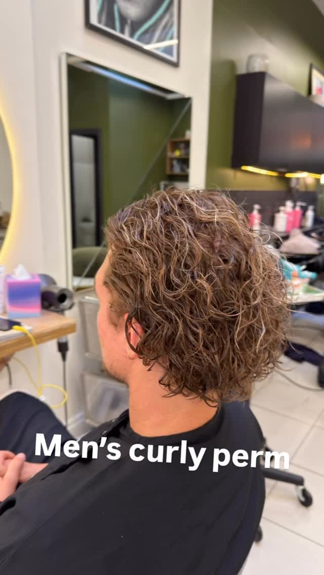 Post 1 by Tomo / London hairstylist on Instagram (video)