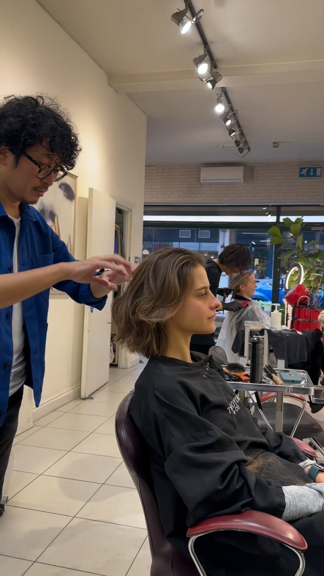 Post 5 by Tomo / London hairstylist on Instagram (video)