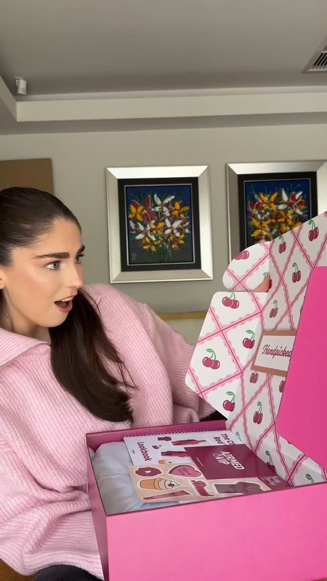 Post 6 by Amy Clarke on Instagram (video)