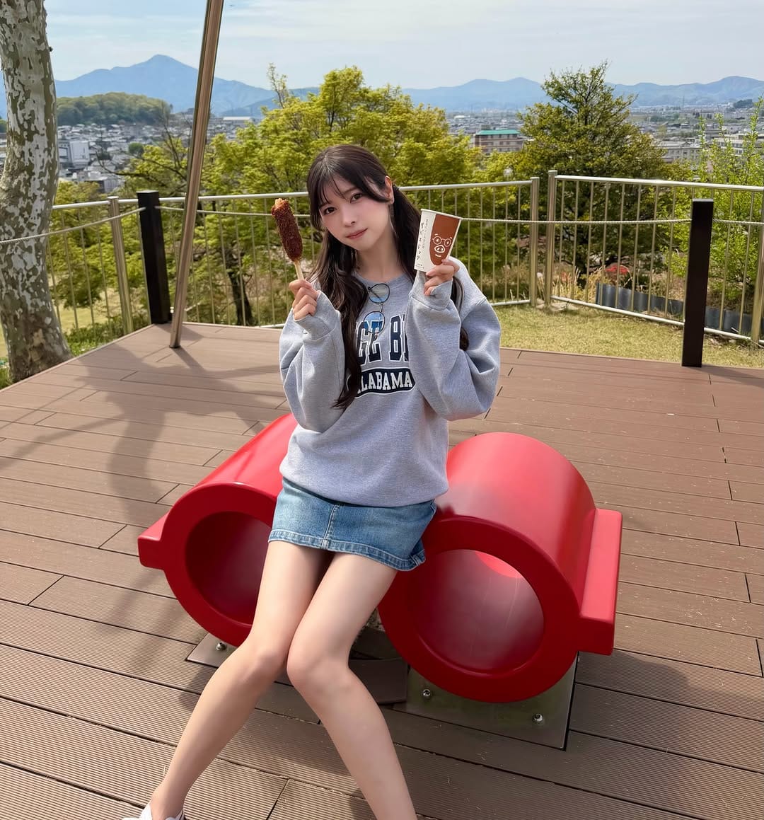 Post 4 by 七瀬 なな on Instagram (carousel)