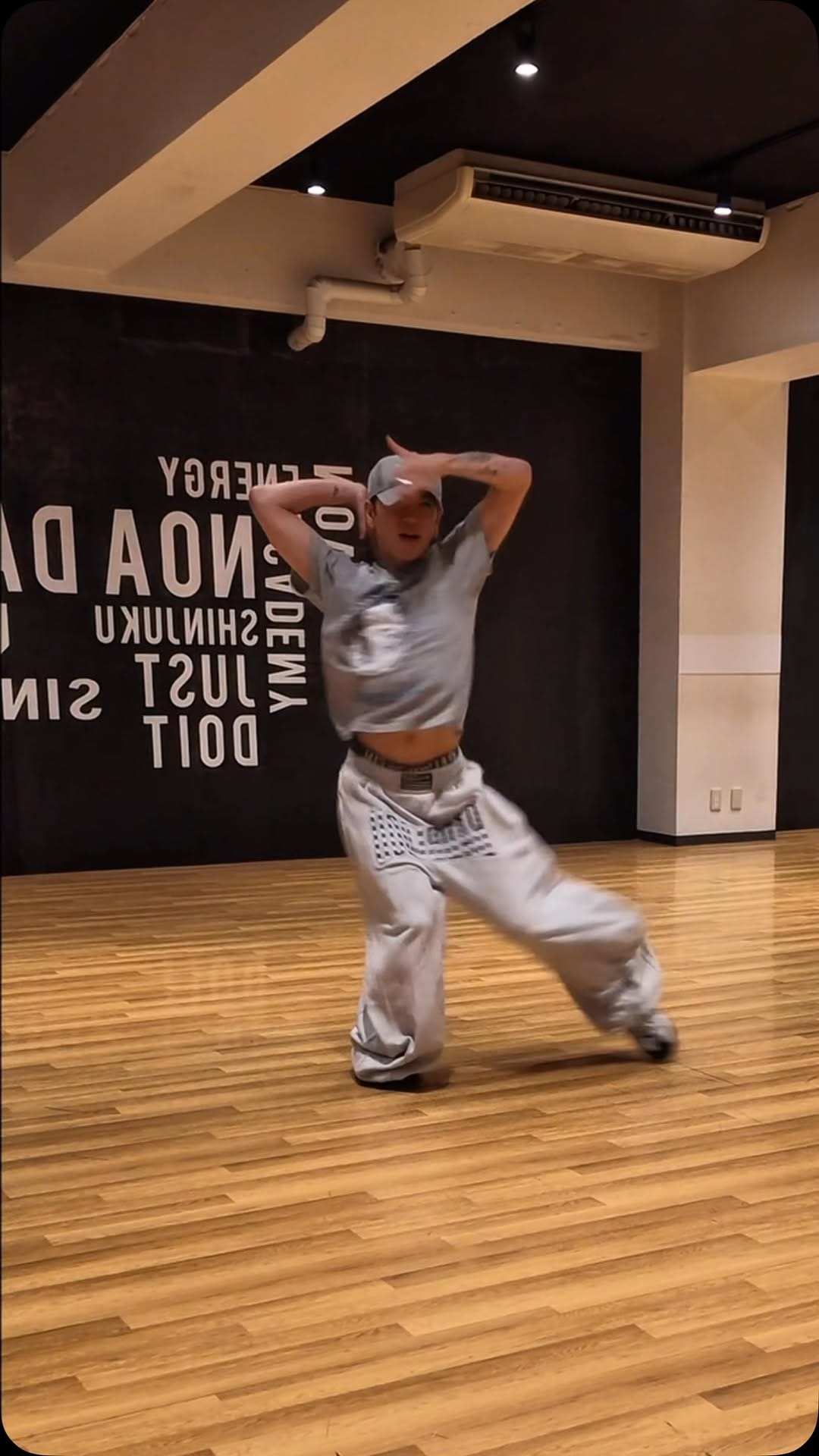 Post 1 by YORITO on Instagram (video)