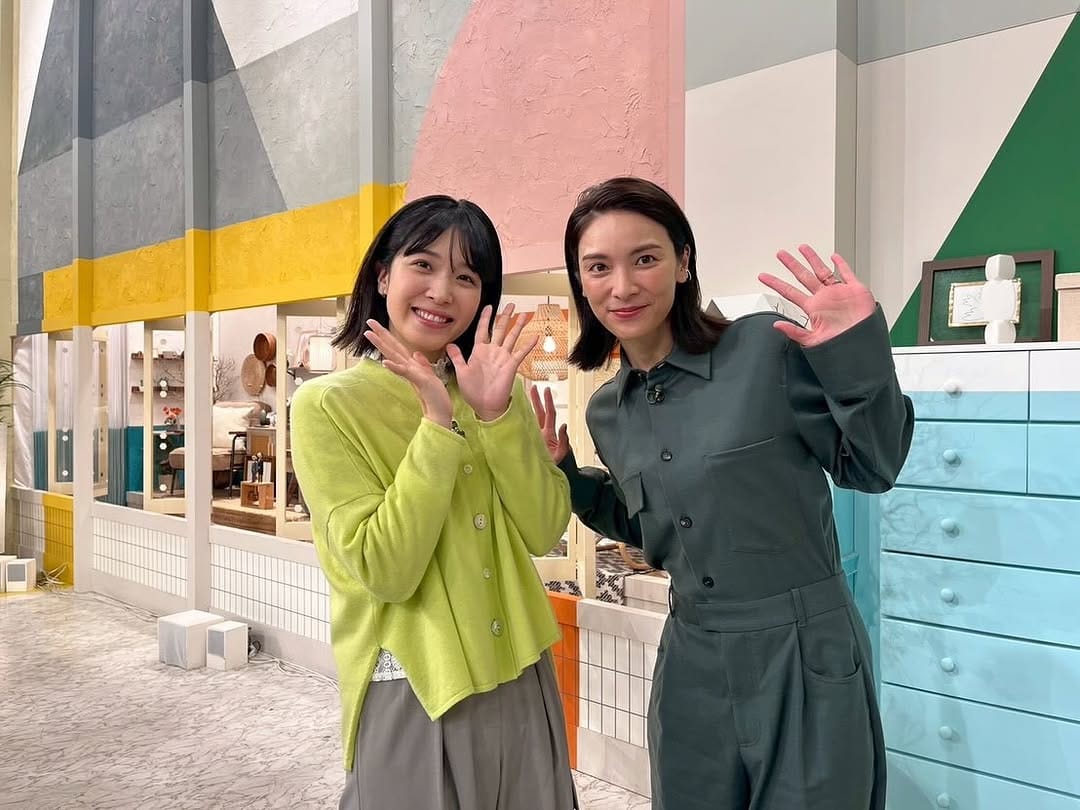 Post 10 by Sayaka Akimoto on Instagram (carousel)