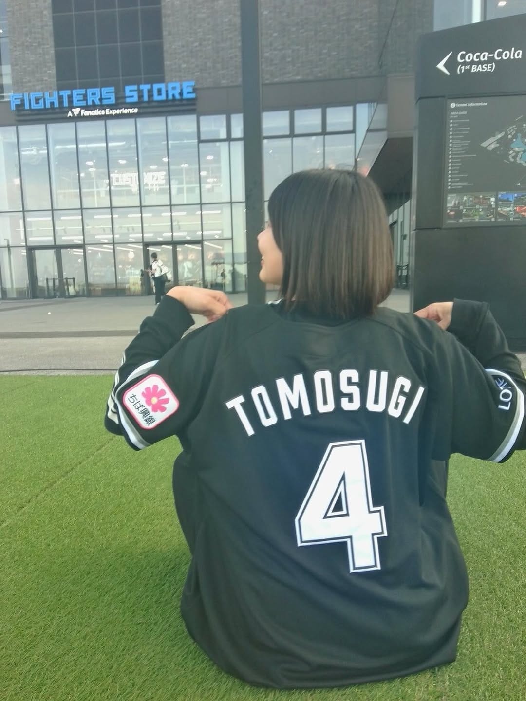 Post 1 by ほりえ みく| 売り子ちゃん⚾️ on Instagram (carousel)