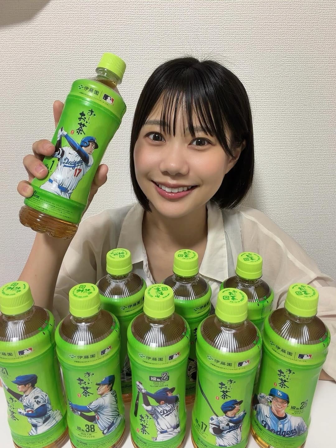 Post 2 by ほりえ みく| 売り子ちゃん⚾️ on Instagram (carousel)