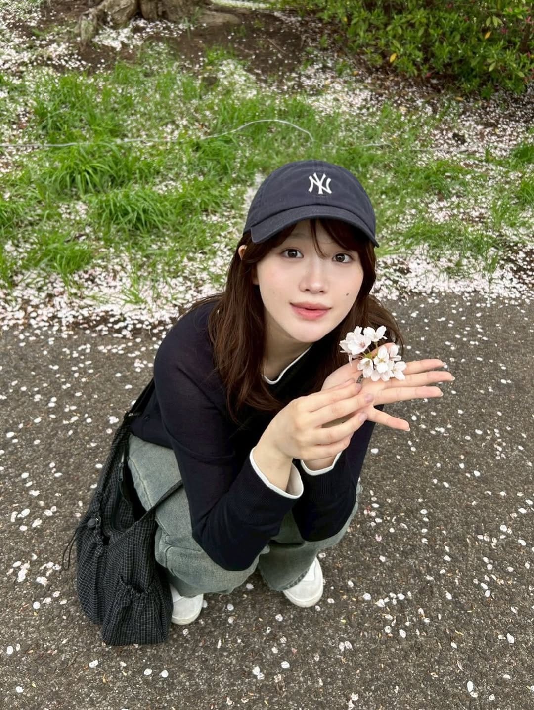 Post 5 by 桜庭 愛菜 on Instagram (carousel)