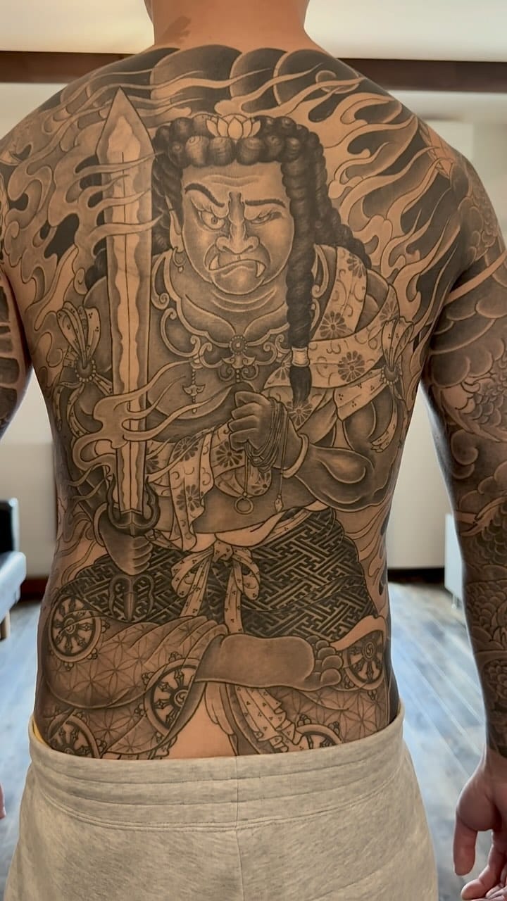 Post 10 by 大阪 刺青師 彫ぶん タトゥー on Instagram (video)