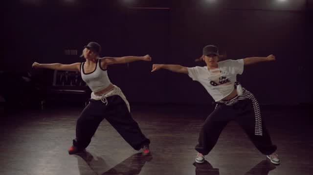 Post 4 by 𝐭𝐚𝐤𝐚𝐫𝐚 on Instagram (video)