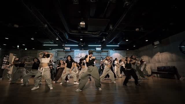 Post 3 by 𝐭𝐚𝐤𝐚𝐫𝐚 on Instagram (video)