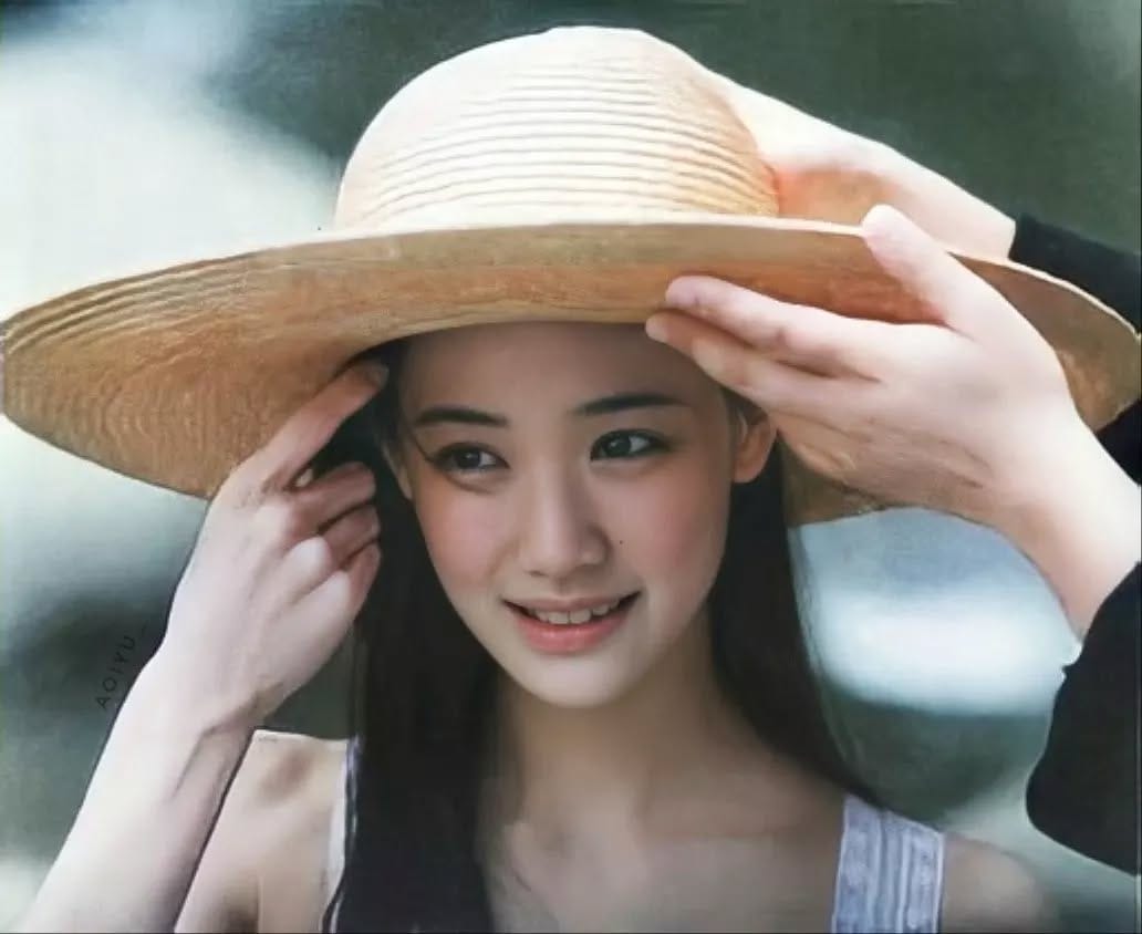 Post 10 by 蒼井優ファンページ on Instagram (image)