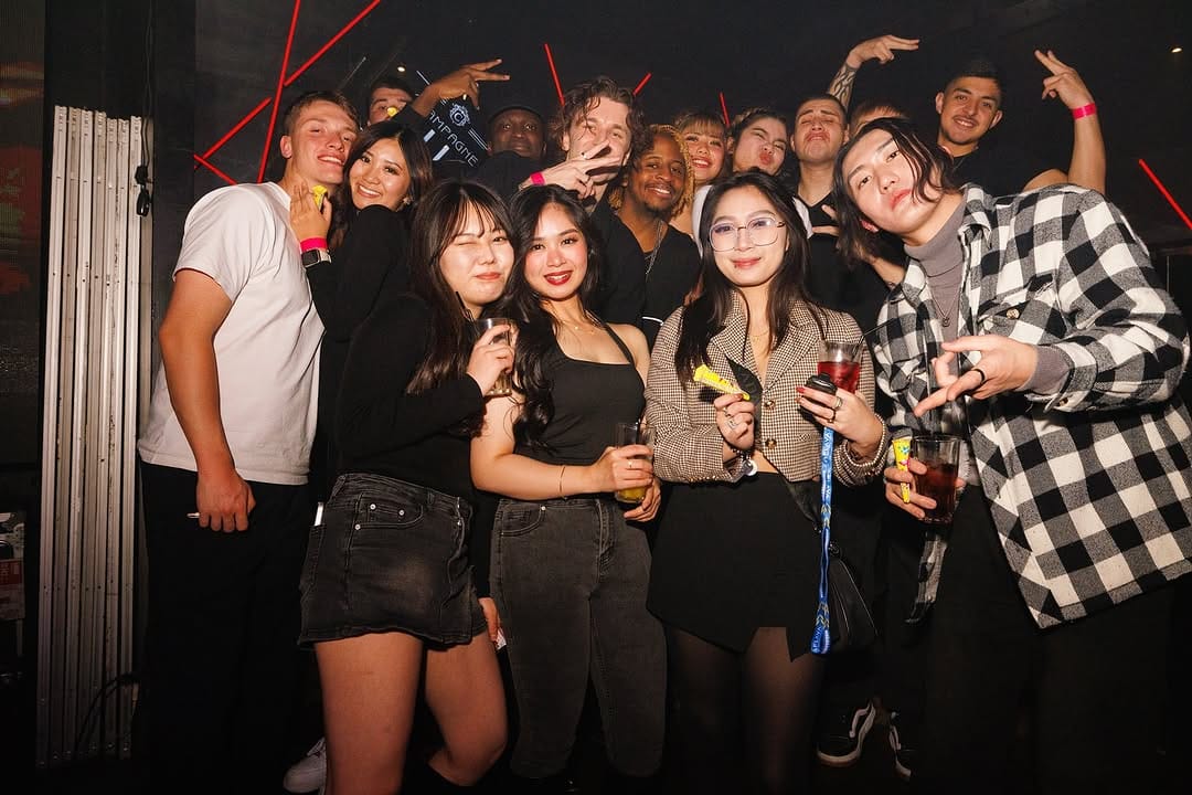 Post 9 by CLUB VIZEL on Instagram (carousel)