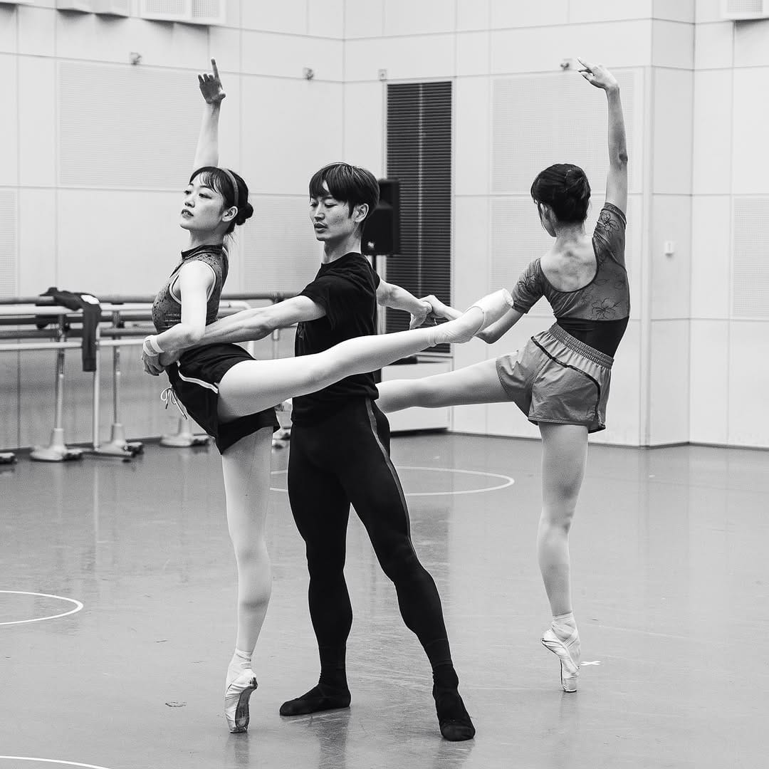 Post 6 by 新国立劇場バレエ団 on Instagram (carousel)
