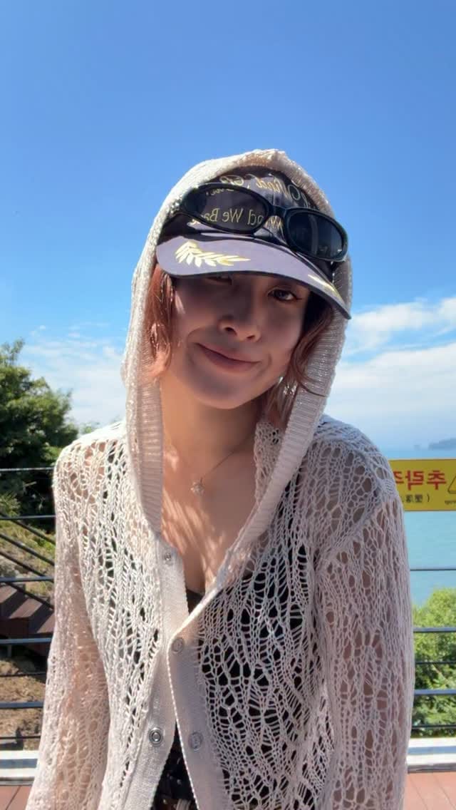 Post 3 by Rena （RHT.） on Instagram (video)