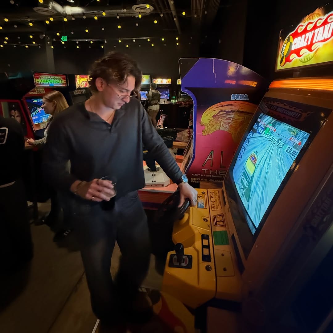 Post 3 by 𝐕 𝐈 𝐂 𝐓 𝐎 𝐑 on Instagram (carousel)