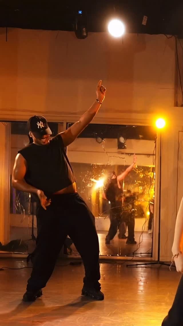 Post 7 by Sãntįi Ântîguą🫧🖤 on Instagram (video)