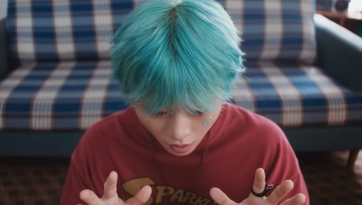 Post 9 by MikuHeNe on Instagram (carousel)