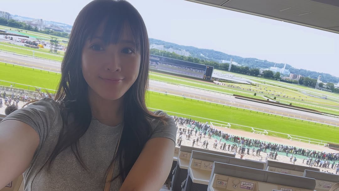 Post 2 by 山本ひかる on Instagram (image)