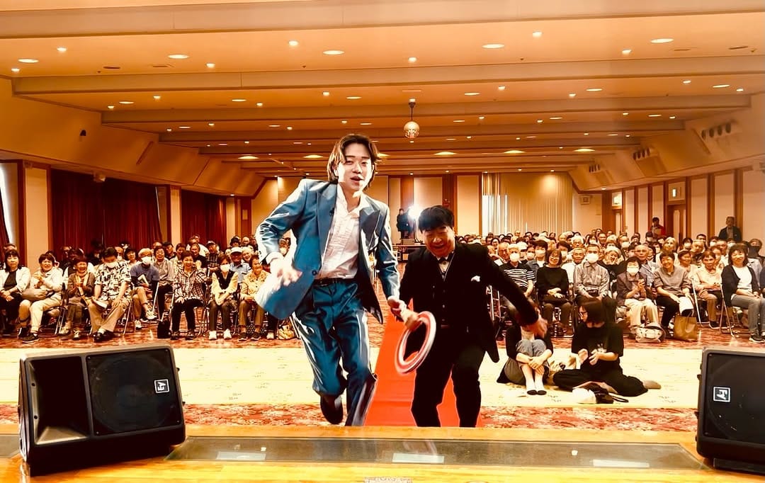 Post 2 by 石黒ヨンペイ 20才の昭和なコメディアン on Instagram (carousel)