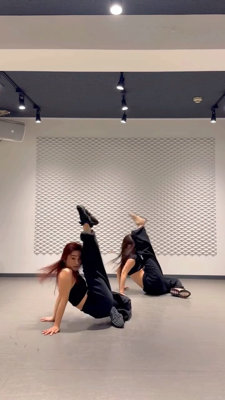Post 4 by Shiori Takakura on Instagram (video)