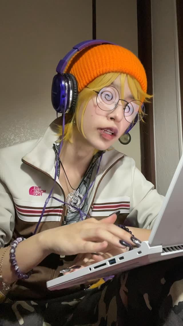 Post 4 by HONOKA on Instagram (video)