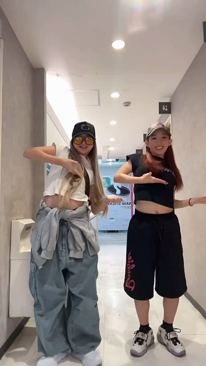 Post 7 by Ria on Instagram (video)