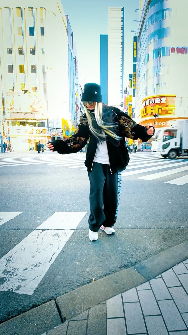 Post 6 by Ria on Instagram (video)
