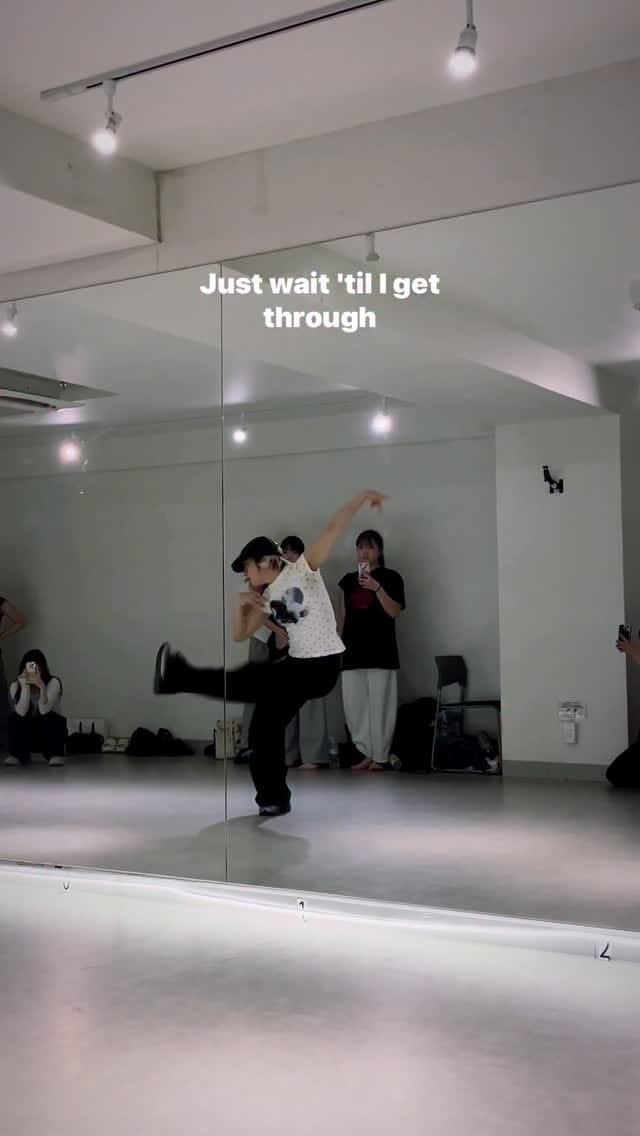 Post 4 by 𝙲𝙷𝙸𝚂𝙰𝚃𝙾 on Instagram (video)