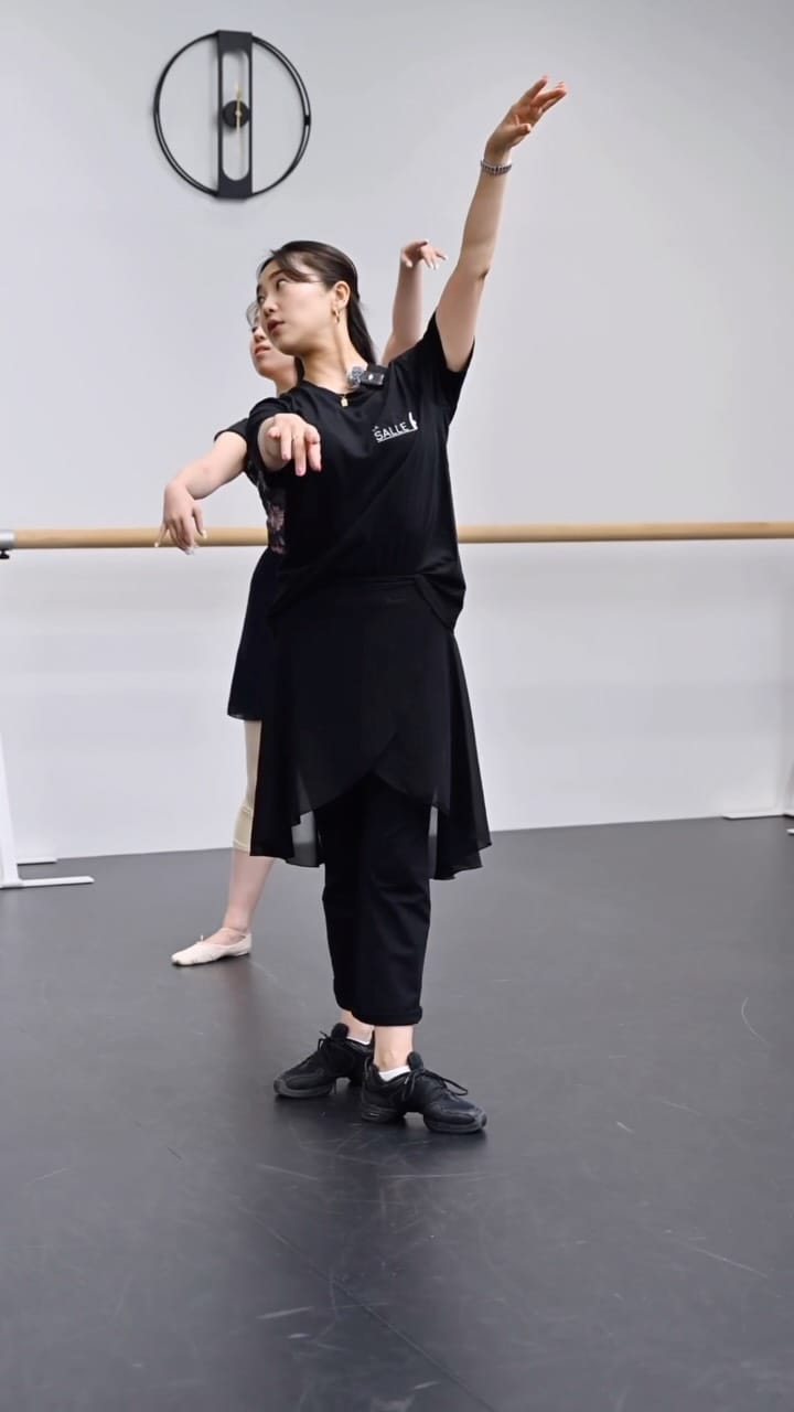 Post 8 by La Danse Royale                                      ラ・ダンス・ロワイヤル on Instagram (video)