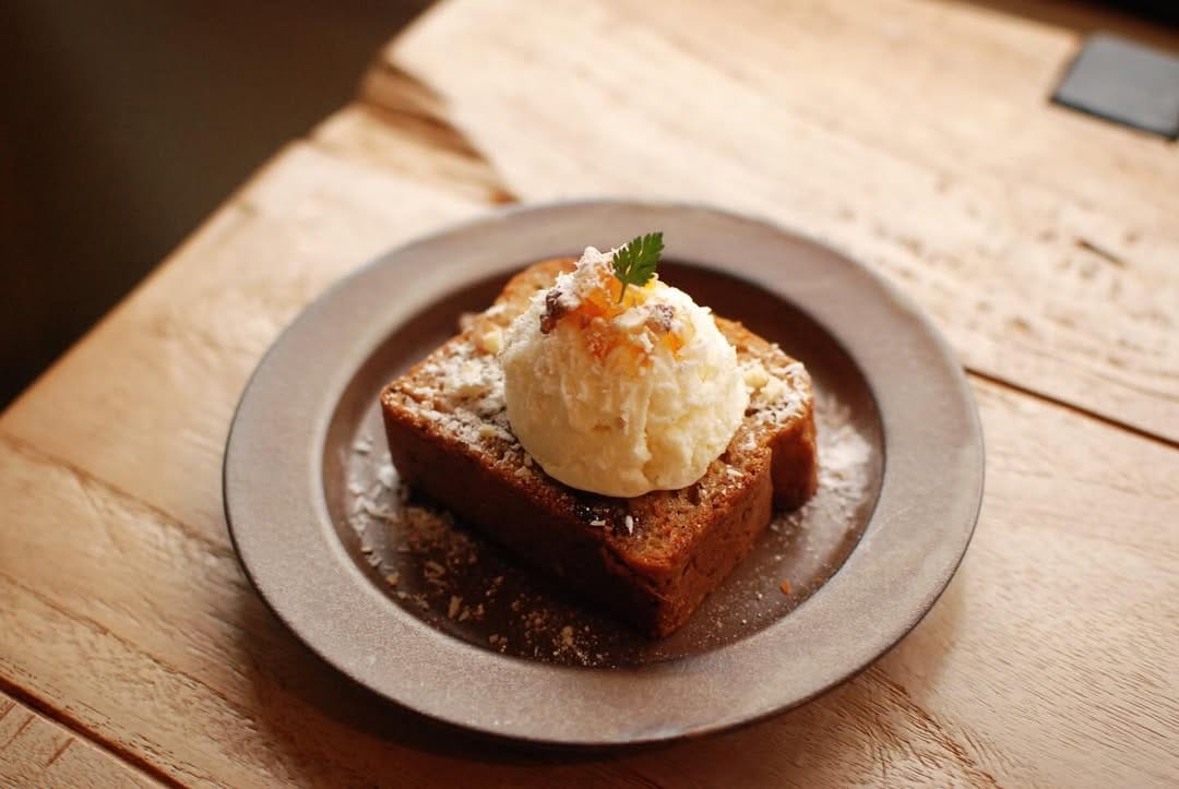 Post 10 by EALY CAFE on Instagram (image)