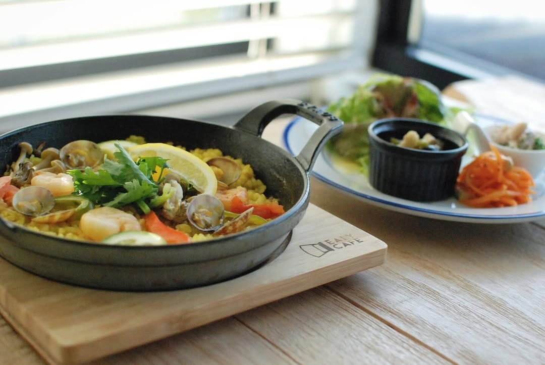 Post 5 by EALY CAFE on Instagram (image)