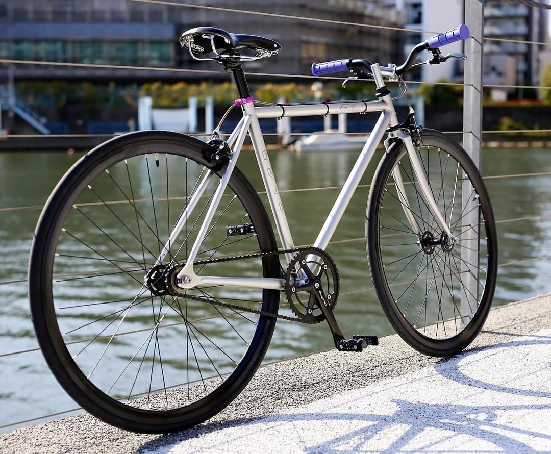 Post 1 by 🚲Velolife UNPEU🚲 on Instagram (carousel)
