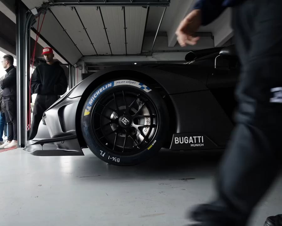 Post 3 by ブガッティ東京 - BUGATTI TOKYO on Instagram (carousel)
