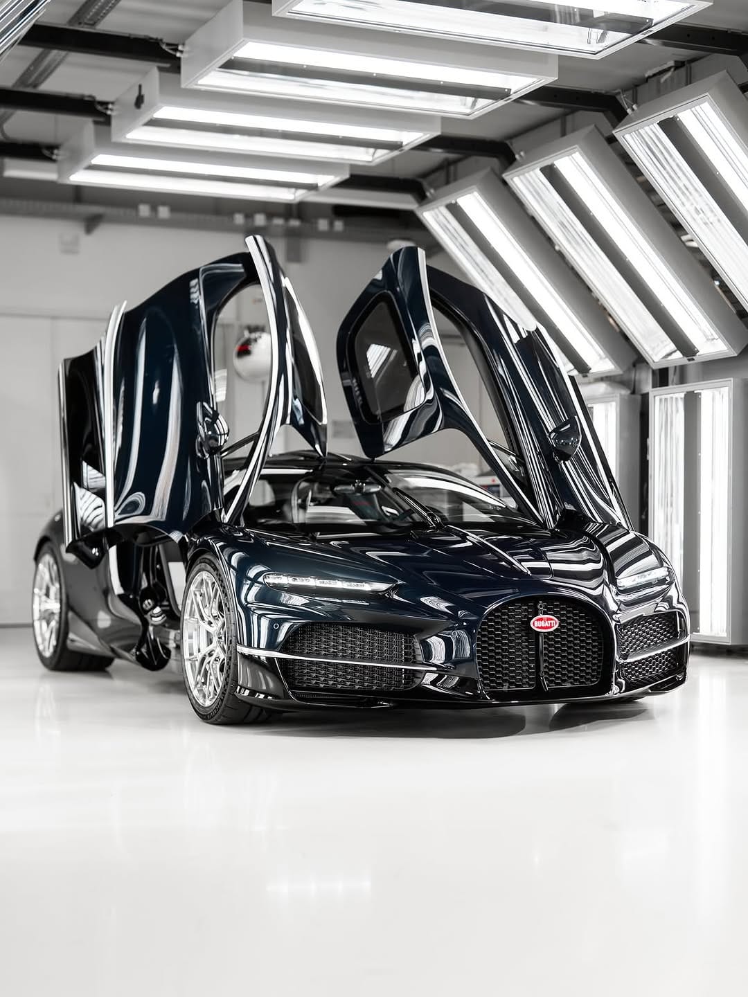 Post 2 by ブガッティ東京 - BUGATTI TOKYO on Instagram (carousel)