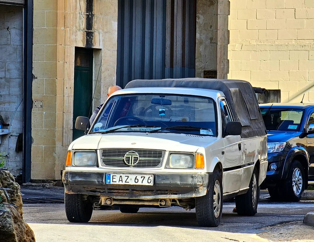 Post 6 by Guillaume Vachey - Car spotting on Instagram (carousel)