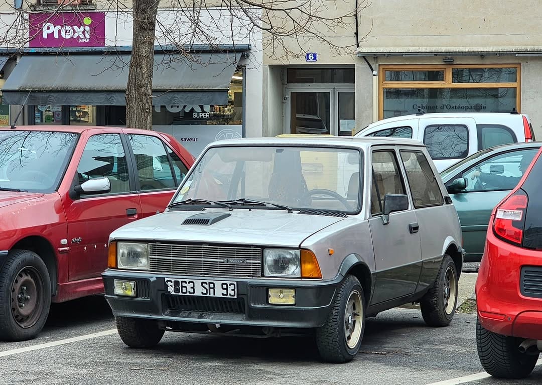 Post 3 by Guillaume Vachey - Car spotting on Instagram (carousel)