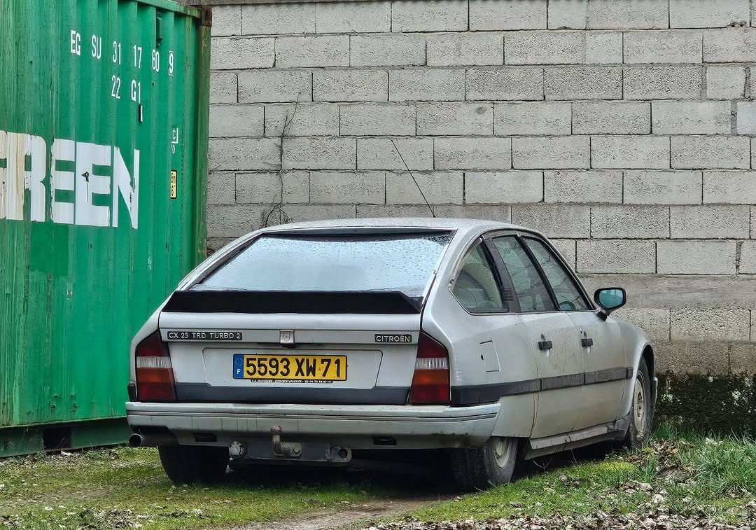 Post 2 by Guillaume Vachey - Car spotting on Instagram (carousel)