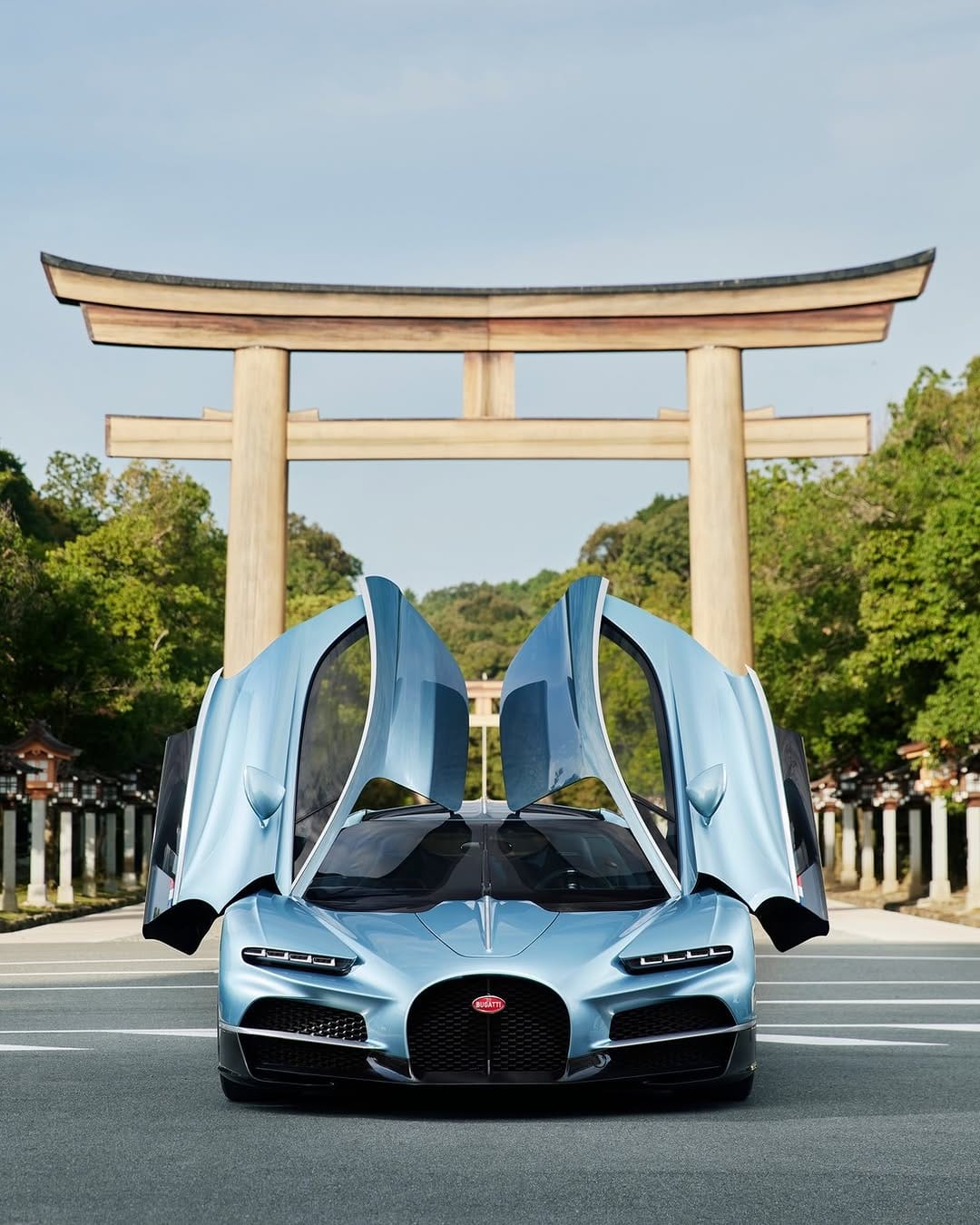 Post 10 by ブガッティ大阪 - BUGATTI OSAKA on Instagram (carousel)