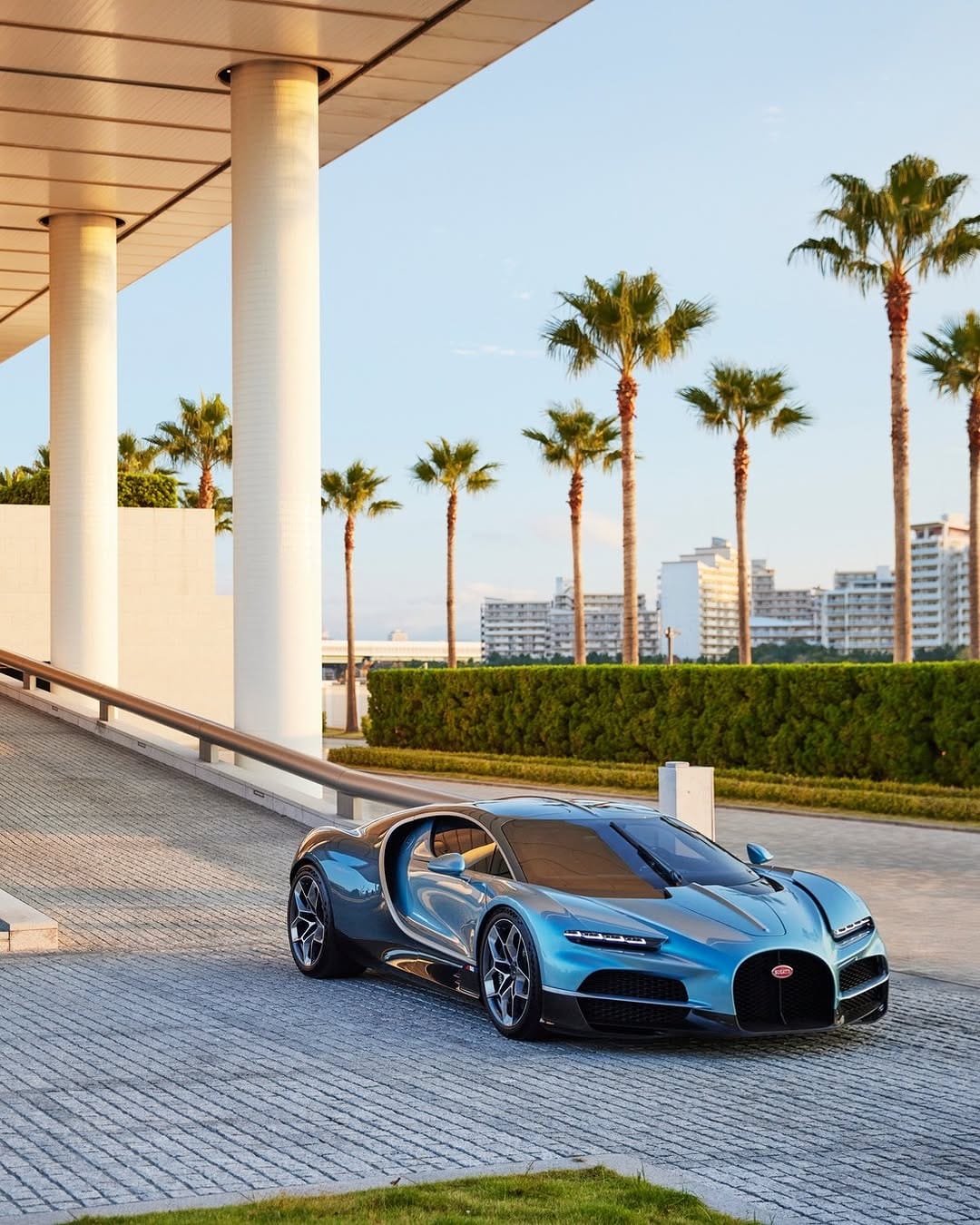 Post 9 by ブガッティ大阪 - BUGATTI OSAKA on Instagram (carousel)