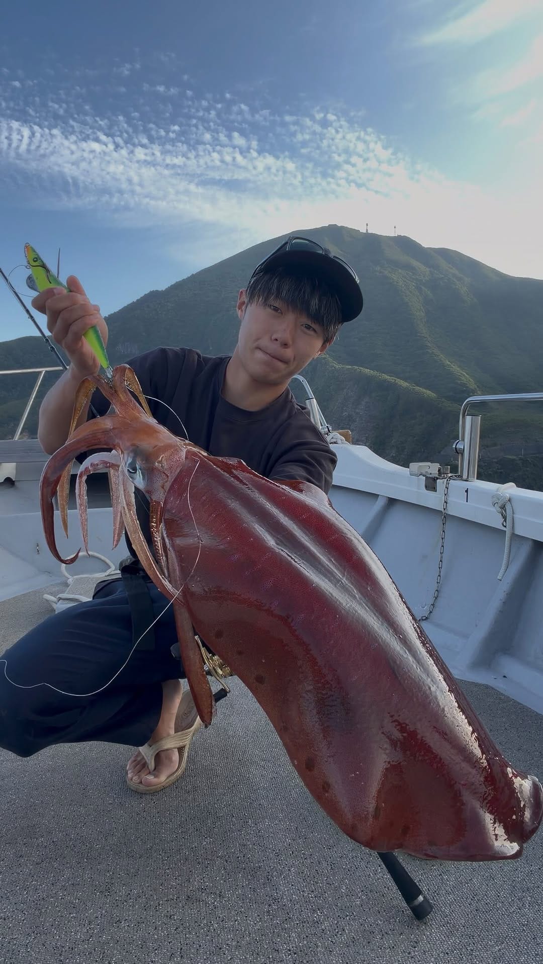Post 4 by 穴澤 颯/釣りまっちょ on Instagram (video)