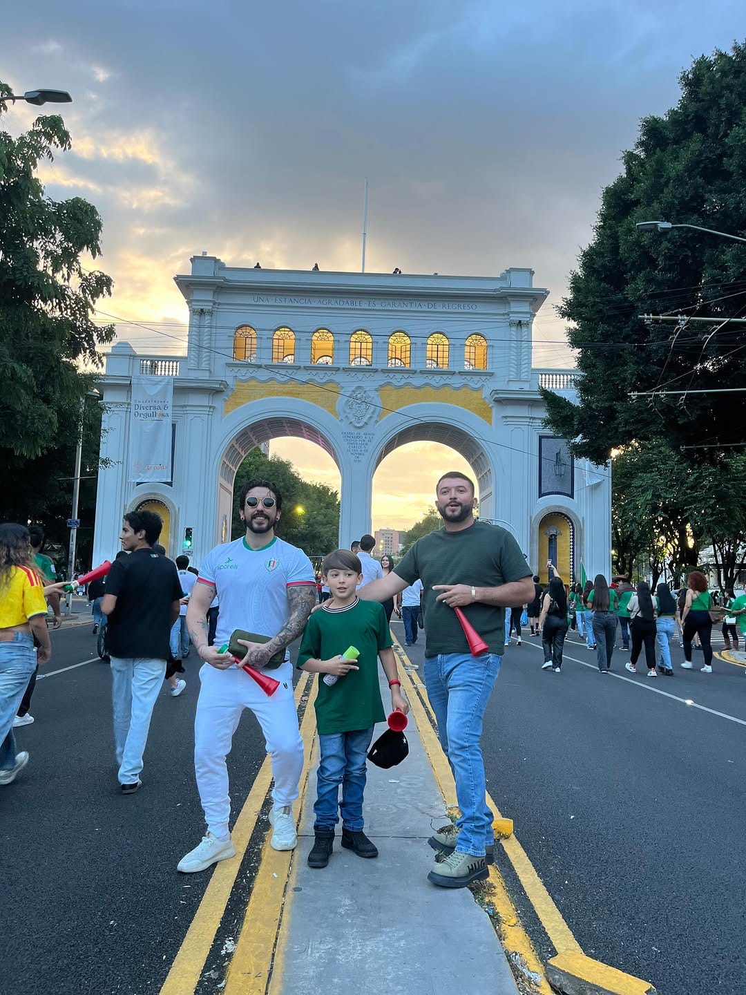 Post 3 by Ramses Navcarro on Instagram (carousel)