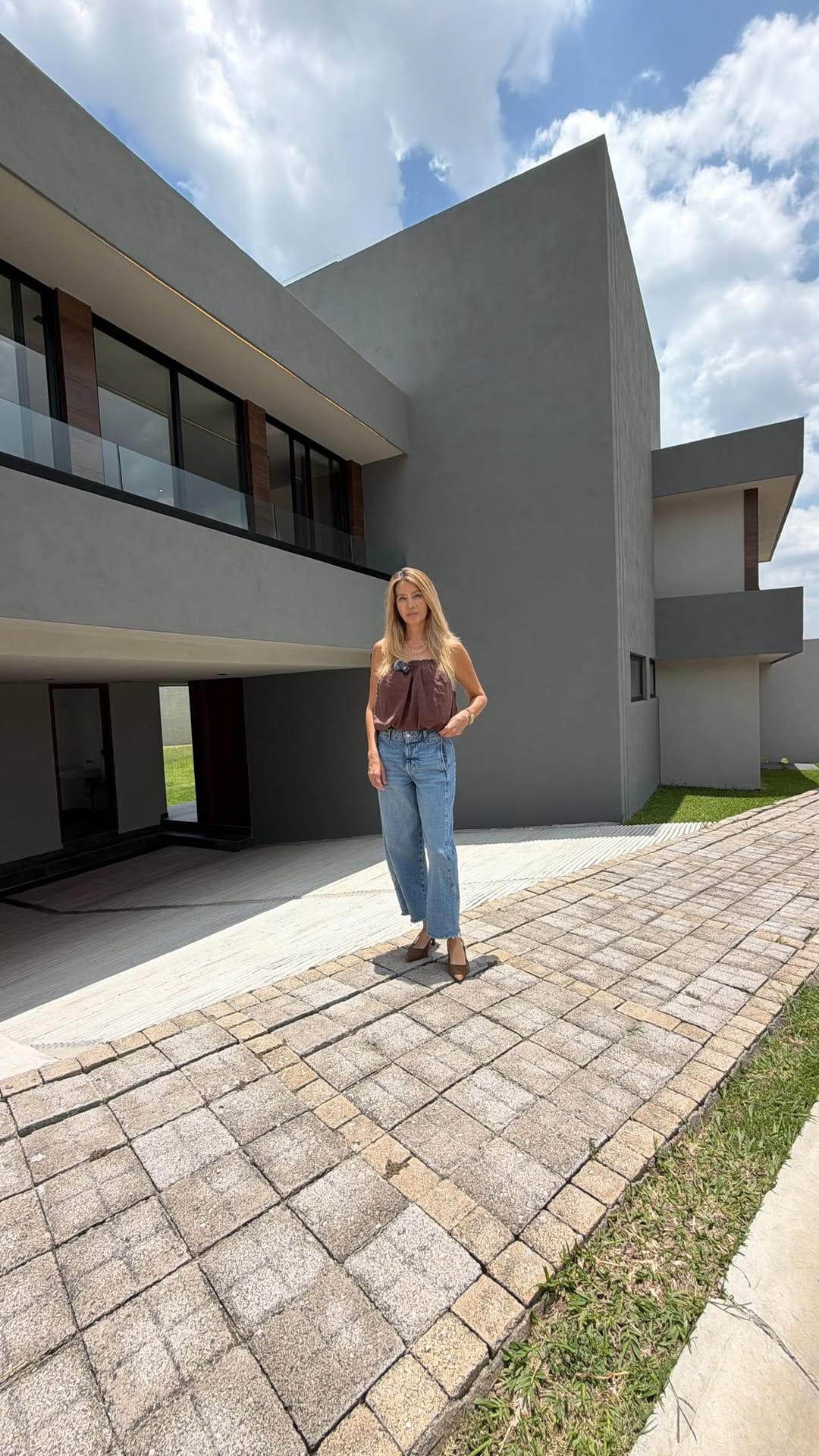 Post 5 by 𝐁𝐢𝐯𝐞𝐧𝐭𝐚 𝐈𝐧𝐦𝐨𝐛𝐢𝐥𝐢𝐚𝐫𝐢𝐚 🏠 on Instagram (video)