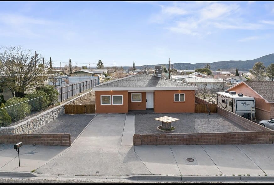 Post 6 by Selling Sierra 🏡🌊🧘🎾🏌️‍♀️ on Instagram (carousel)