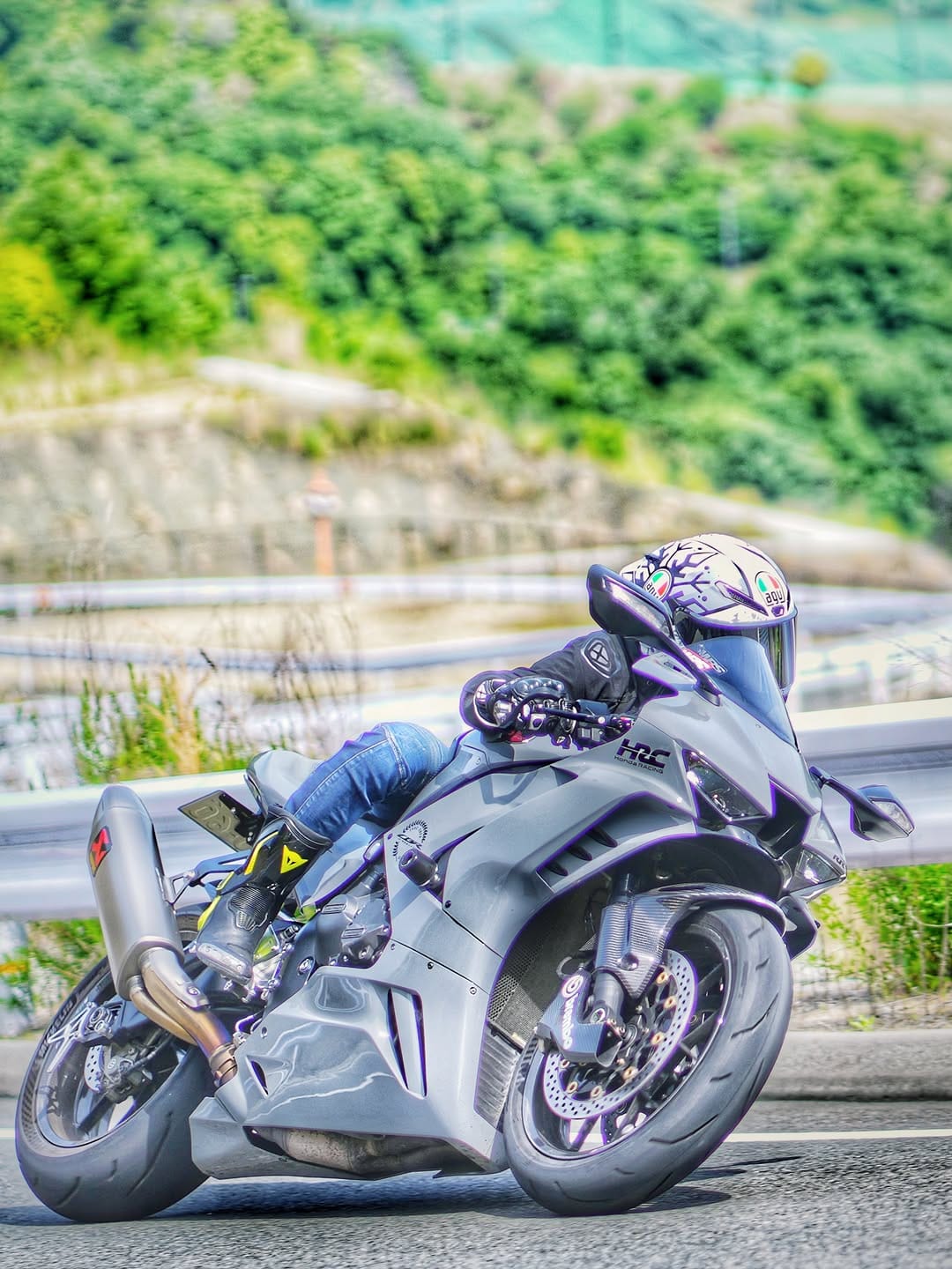 Post 1 by Taku on Instagram (image)