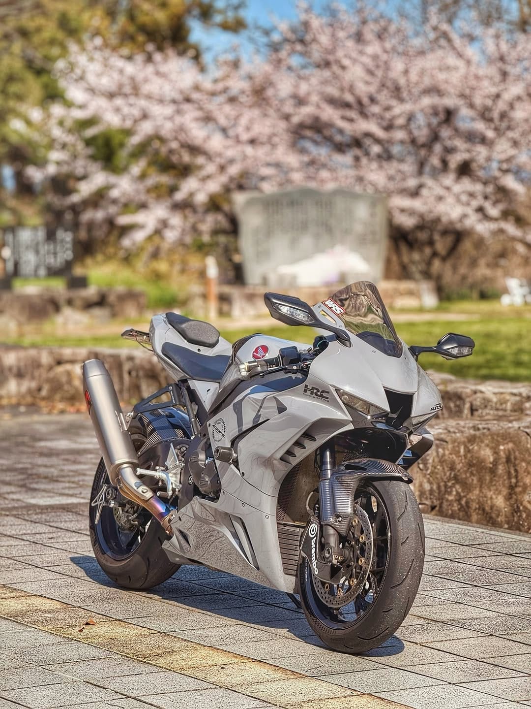 Post 4 by Taku on Instagram (image)