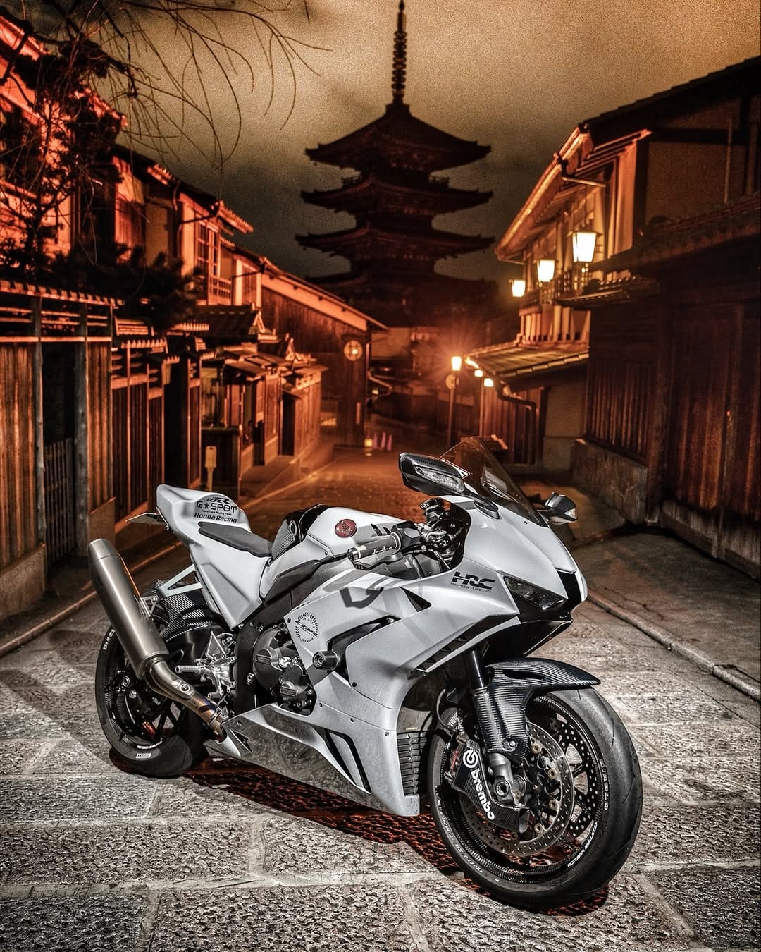 Post 8 by Taku on Instagram (image)